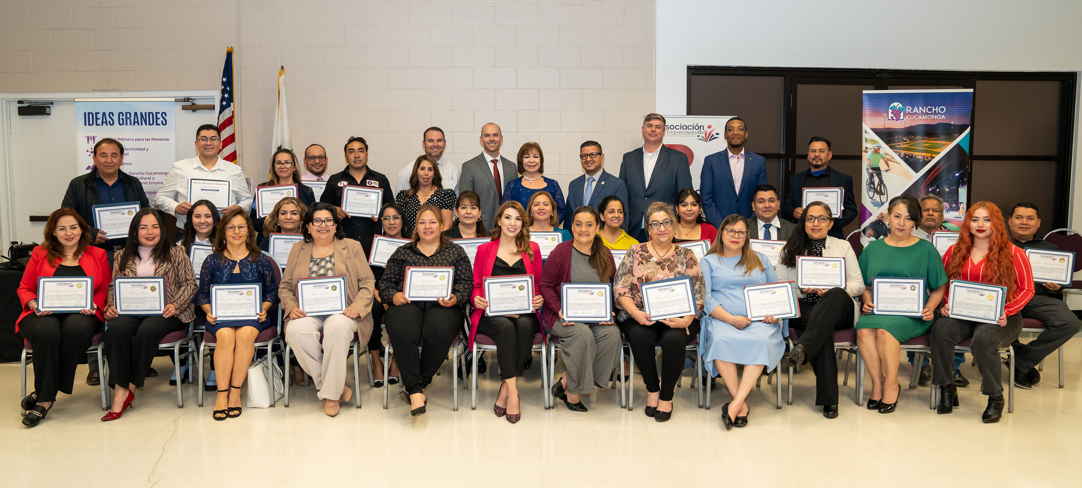 Spanish speakng entrepreneur program graduates